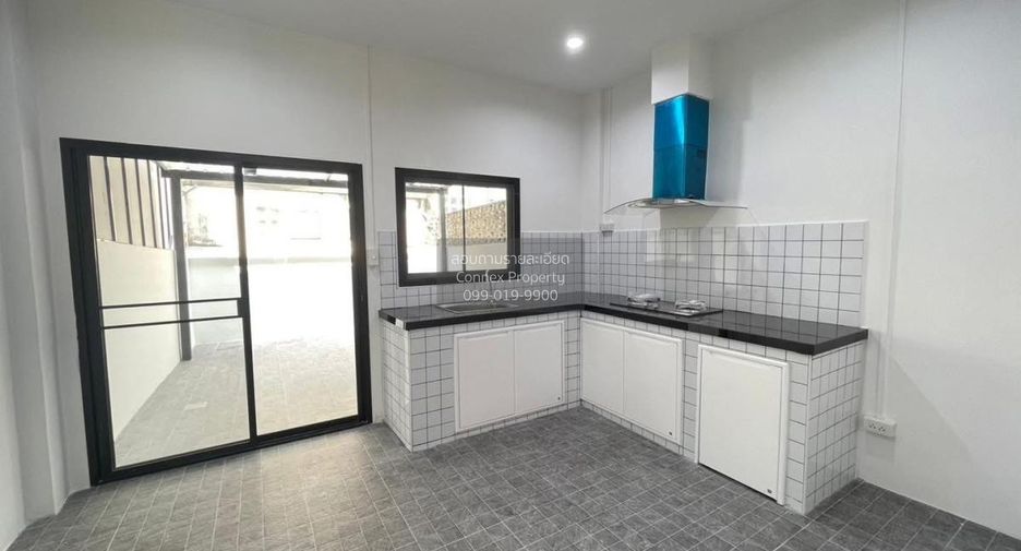 For sale 3 bedrooms townhouse in Lam Luk Ka, Pathum Thani