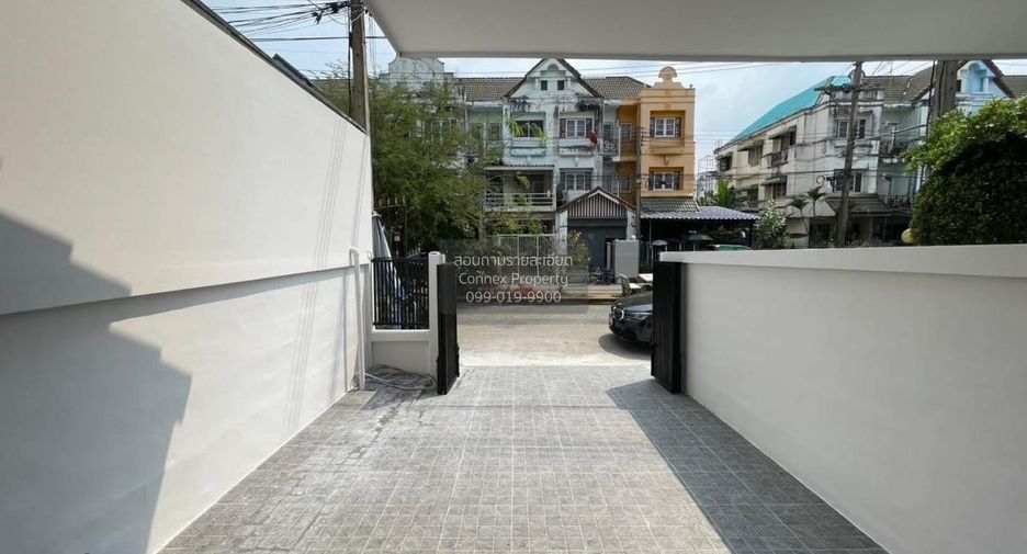 For sale 3 bedrooms townhouse in Lam Luk Ka, Pathum Thani