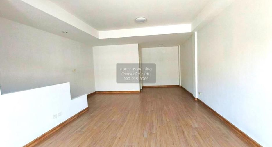 For sale 4 bedrooms townhouse in Bueng Kum, Bangkok