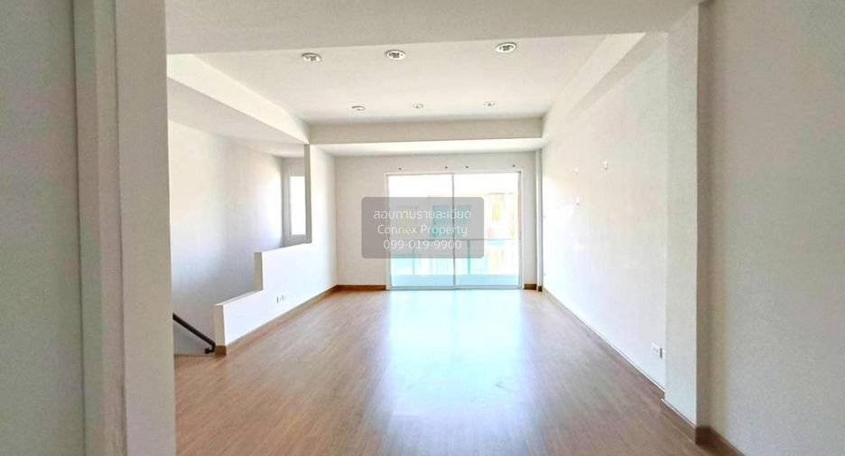 For sale 4 bedrooms townhouse in Bueng Kum, Bangkok