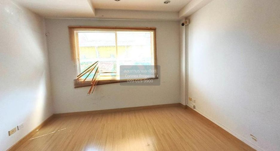 For sale 4 bedrooms townhouse in Bueng Kum, Bangkok