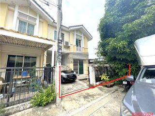For sale 3 bedrooms townhouse in Bang Khun Thian, Bangkok