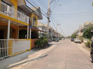 Casa adosada en venta de 4 habitaciones en Bang Bua Thong, Nonthaburi