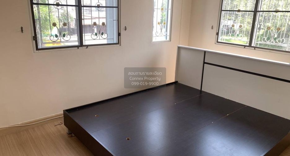 For sale 3 bedrooms townhouse in Mueang Pathum Thani, Pathum Thani