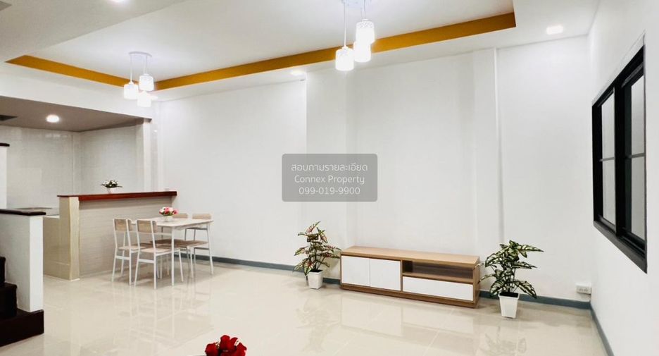 À vendre 3 chambres maison de ville à Sai Noi, Nonthaburi