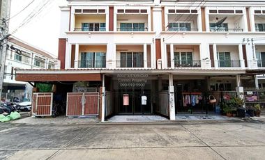 For sale 3 bedrooms townhouse in Mueang Nonthaburi, Nonthaburi