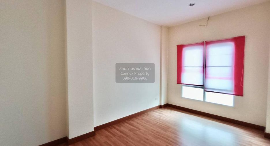 For sale 3 bedrooms townhouse in Mueang Nonthaburi, Nonthaburi