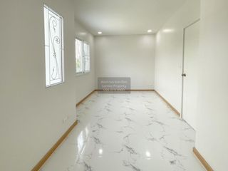 For sale 3 bedrooms townhouse in Bang Sao Thong, Samut Prakan