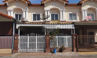 For sale 3 bedrooms townhouse in Don Mueang, Bangkok