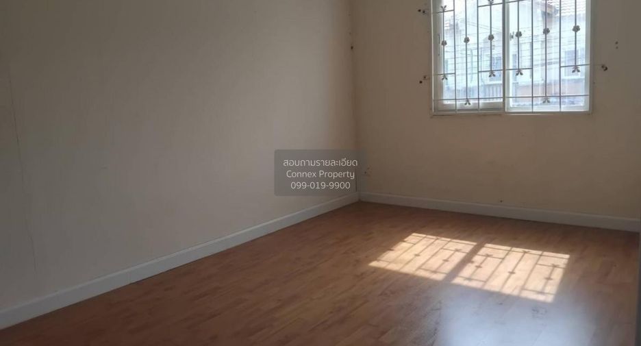 For sale 3 bedrooms townhouse in Don Mueang, Bangkok
