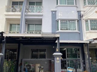 For sale 3 bedrooms townhouse in Mueang Samut Prakan, Samut Prakan