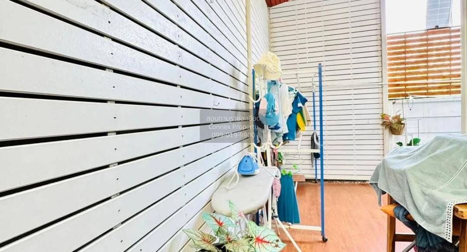 For sale 3 bedrooms townhouse in Bang Khae, Bangkok