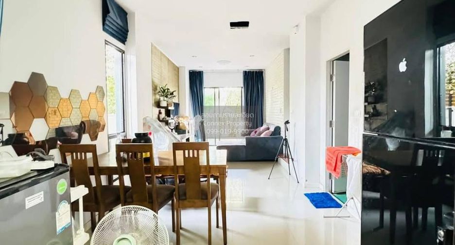 For sale 3 bedrooms townhouse in Bang Khae, Bangkok