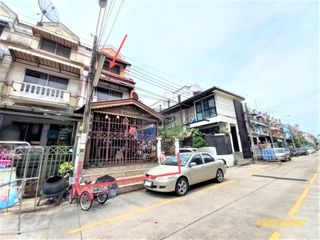 For sale 2 bedrooms townhouse in Bang Khae, Bangkok