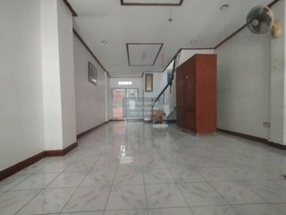 À vendre 2 chambres maison de ville à Bang Sao Thong, Samut Prakan