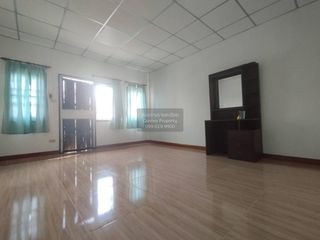 À vendre 2 chambres maison de ville à Bang Sao Thong, Samut Prakan