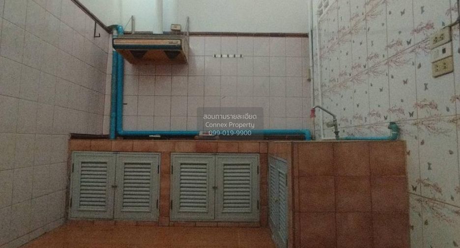 À vendre 2 chambres maison de ville à Bang Sao Thong, Samut Prakan