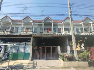À vendre 2 chambres maison de ville à Bang Sao Thong, Samut Prakan