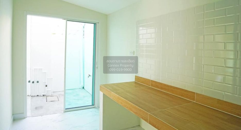 For sale 3 bedrooms townhouse in Sai Noi, Nonthaburi