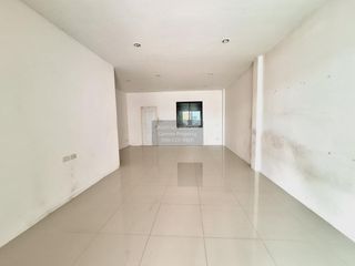 Casa adosada en venta de 3 habitaciones en Pluak Daeng, Rayong