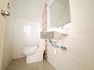 Casa adosada en venta de 3 habitaciones en Pluak Daeng, Rayong