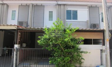 Casa adosada en venta de 3 habitaciones en Bang Yai, Nonthaburi