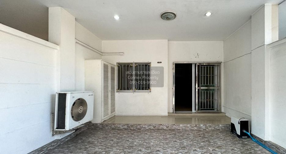 Casa adosada en venta de 4 habitaciones en Suan Luang, Bangkok