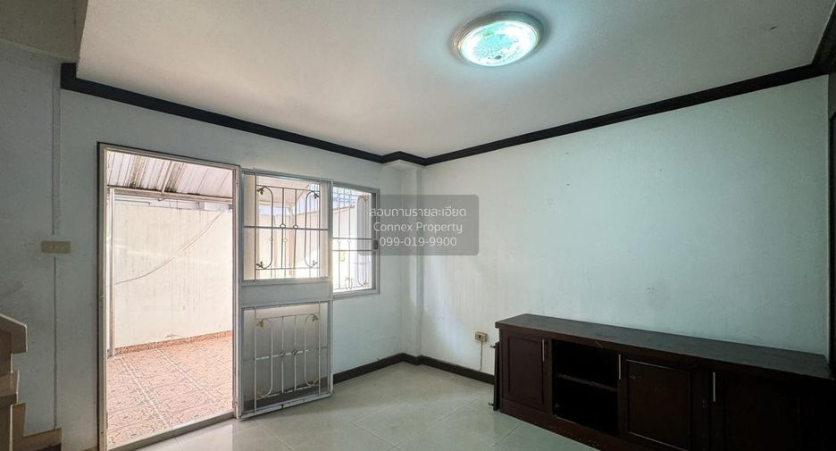 Casa adosada en venta de 4 habitaciones en Suan Luang, Bangkok