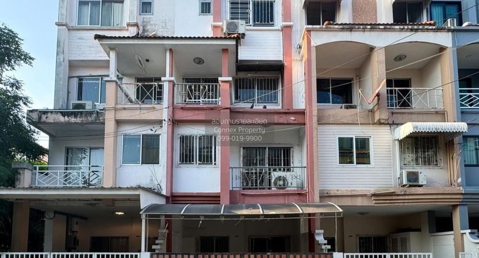 Casa adosada en venta de 4 habitaciones en Suan Luang, Bangkok