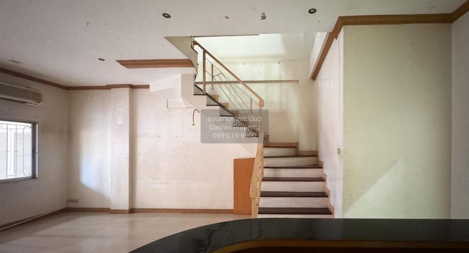 Casa adosada en venta de 4 habitaciones en Suan Luang, Bangkok