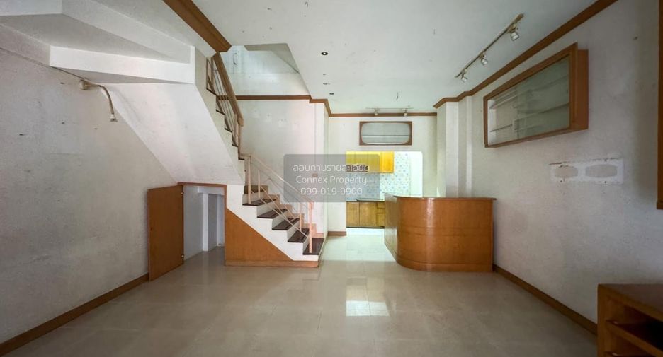 Casa adosada en venta de 4 habitaciones en Suan Luang, Bangkok