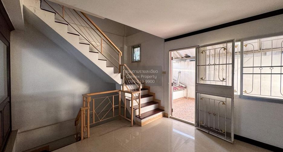 Casa adosada en venta de 4 habitaciones en Suan Luang, Bangkok