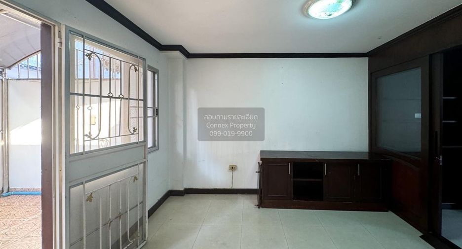 Casa adosada en venta de 4 habitaciones en Suan Luang, Bangkok