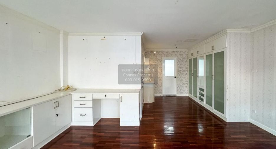 Casa adosada en venta de 4 habitaciones en Suan Luang, Bangkok