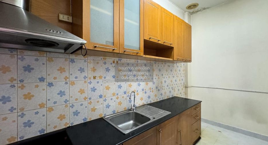 Casa adosada en venta de 4 habitaciones en Suan Luang, Bangkok