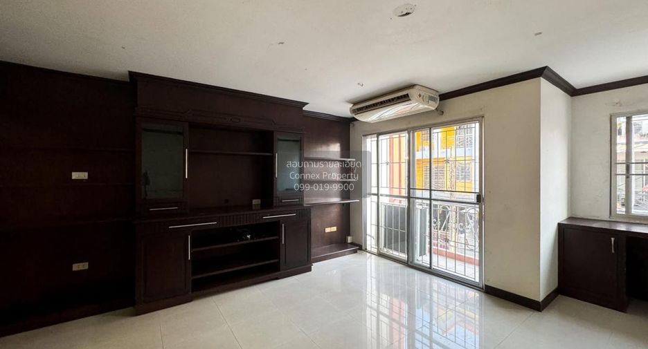 Casa adosada en venta de 4 habitaciones en Suan Luang, Bangkok