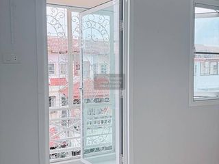 Casa adosada en venta de 3 habitaciones en Nong Khaem, Bangkok