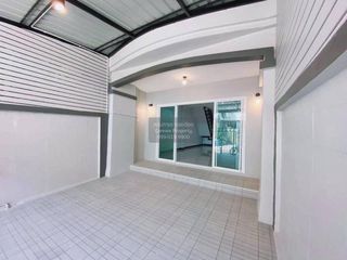 Casa adosada en venta de 3 habitaciones en Nong Khaem, Bangkok