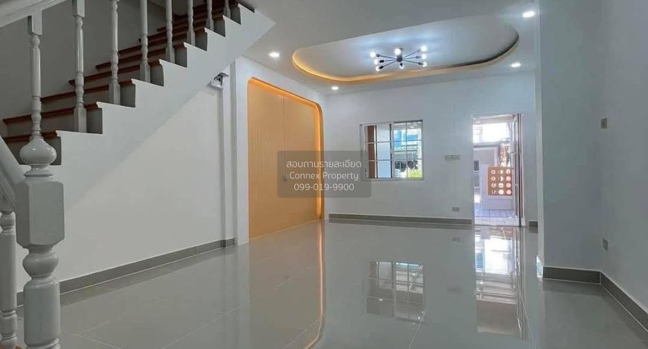 Casa adosada en venta de 2 habitaciones en Thanyaburi, Pathum Thani