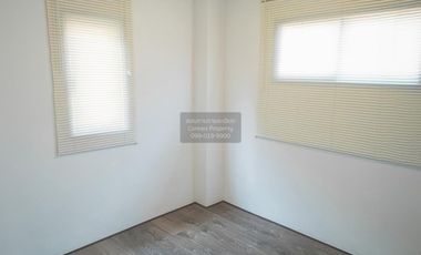 Casa adosada en venta de 2 habitaciones en Nong Chok, Bangkok