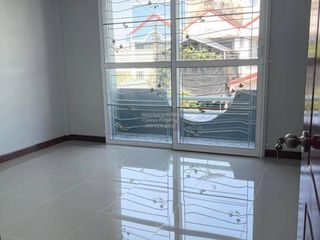 À vendre 2 chambres maison de ville à Sai Mai, Bangkok