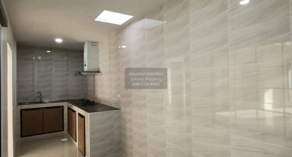 For sale 3 bedrooms townhouse in Khlong Luang, Pathum Thani