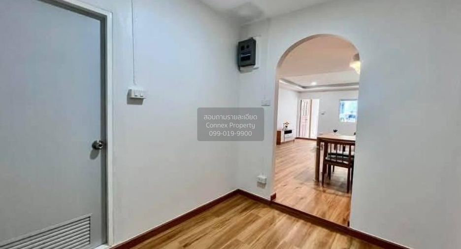 À vendre 2 chambres maison de ville à Bang Sao Thong, Samut Prakan