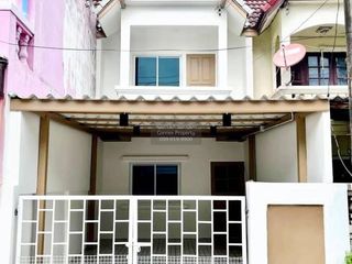 À vendre 2 chambres maison de ville à Bang Sao Thong, Samut Prakan