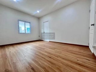 À vendre 2 chambres maison de ville à Bang Sao Thong, Samut Prakan