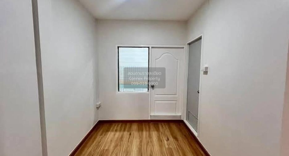 À vendre 2 chambres maison de ville à Bang Sao Thong, Samut Prakan