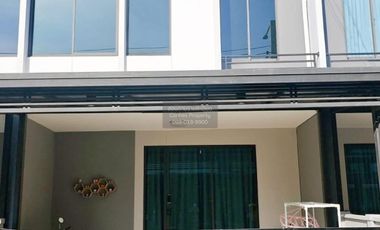 Casa adosada en venta de 3 habitaciones en Bang Yai, Nonthaburi