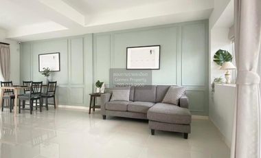 Casa adosada en venta de 3 habitaciones en Prawet, Bangkok