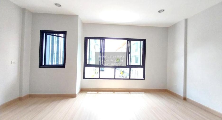 For sale 4 bedrooms townhouse in Bueng Kum, Bangkok