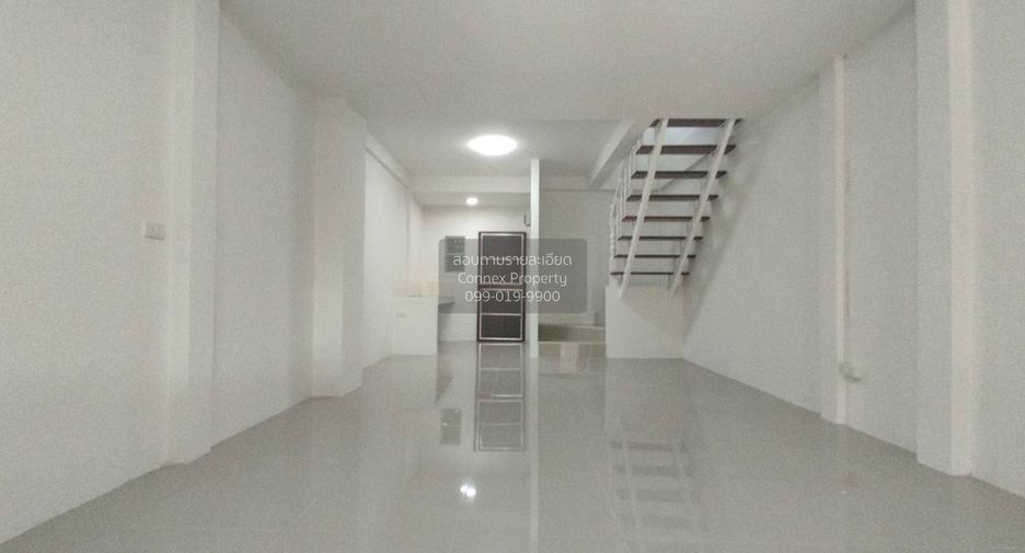 À vendre 2 chambres maison de ville à Bang Sao Thong, Samut Prakan
